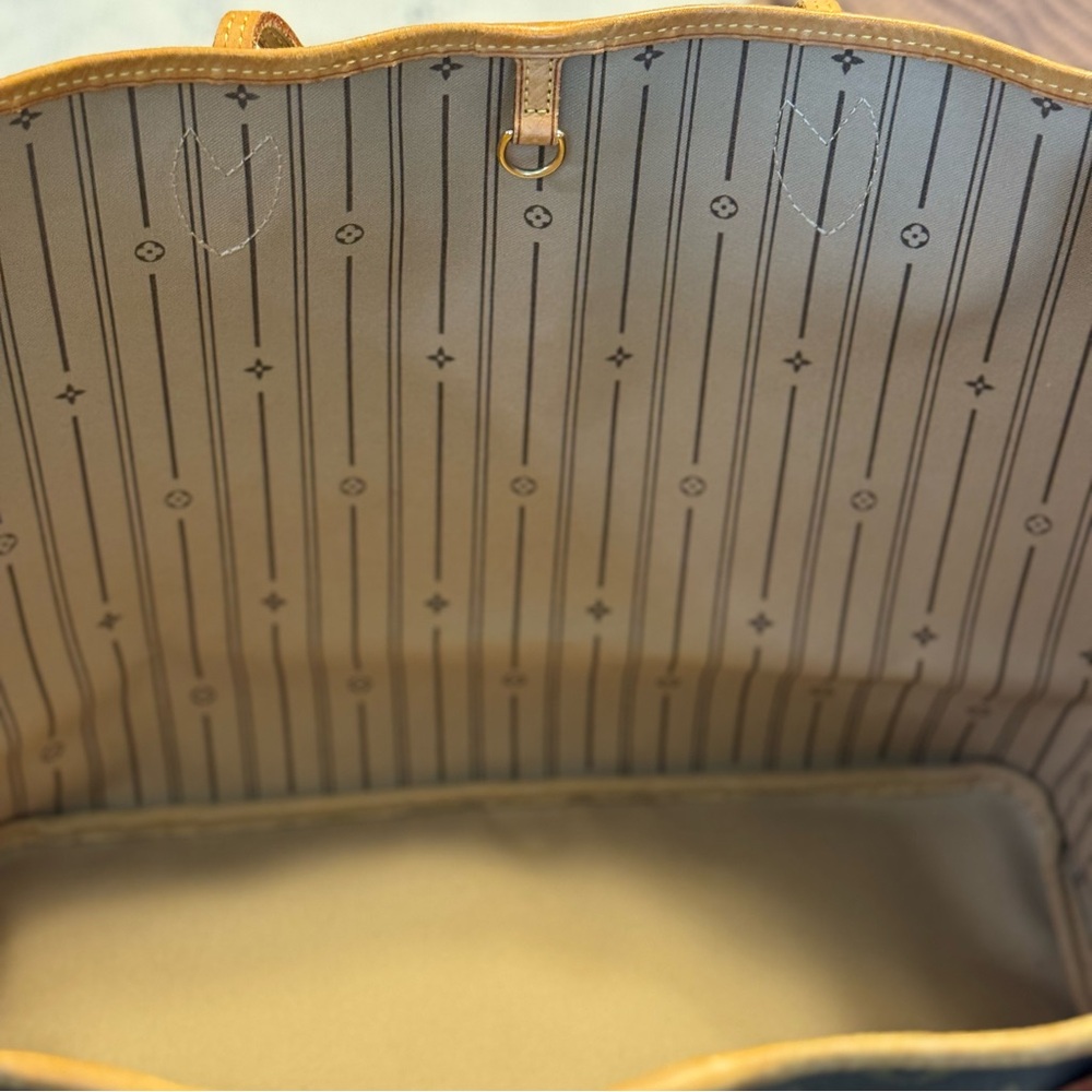 Louis Vuitton Monogram Neverfull GM - Picture 9 of 14